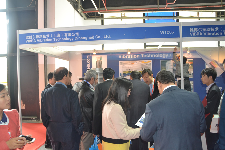 维博尔携垂直振动提升机等设备亮相上海国际振动机械设备及技术博览会