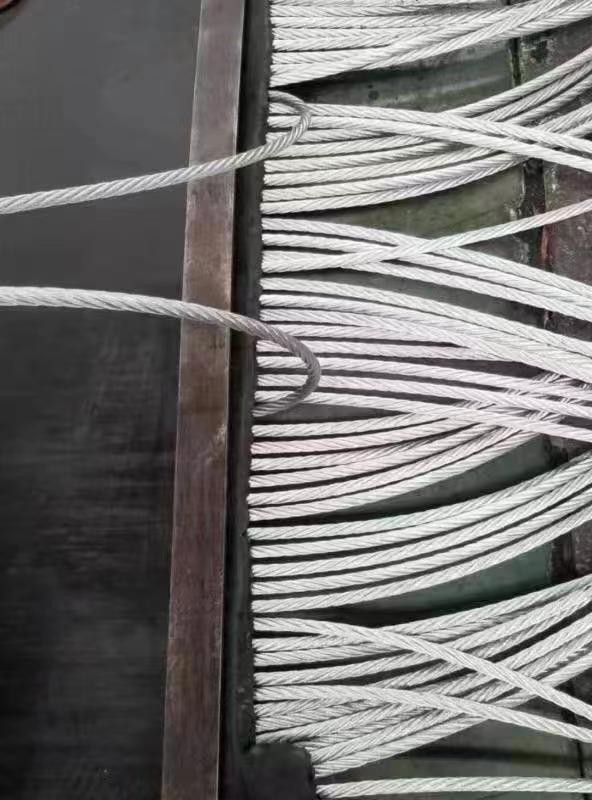 矿山钢丝绳输送带  防撕裂钢丝绳胶带