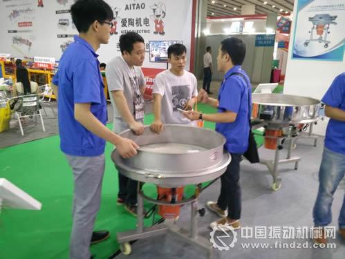 2015中国国际陶瓷工业技术与产品展览会上新乡恒宇机械展出的振动筛