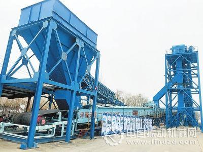 图为河南天隆输送装备有限公司研制成功的“全能智慧输送机”