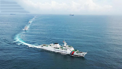 △海警舰艇编队对辖区重点海域实施常态巡查