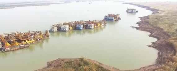 岳阳全面禁止保护区采砂,采砂船全部集中停靠。