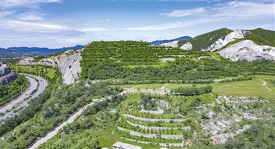 蓟州区大兴峪北矿区人工修复景观