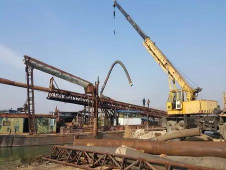 骆马湖区折叠泵在窑湾镇二湾正林船厂拆解的情况