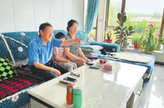 窑街沉陷区生态治理工程和民生改善项目实施后,居民搬入宽敞明亮的新居。