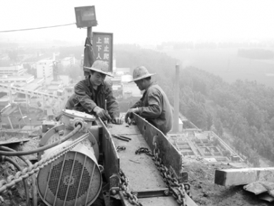 北徐楼煤矿安装矸石山排矸刮板输送机