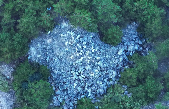无人机架起“空中绿桥”！南安这座废弃矿山修复迎来“空中解法”