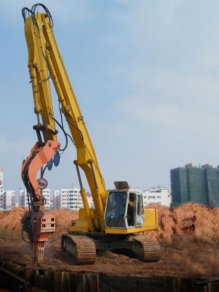 Piling Boom and Vibration Hammer.jpg