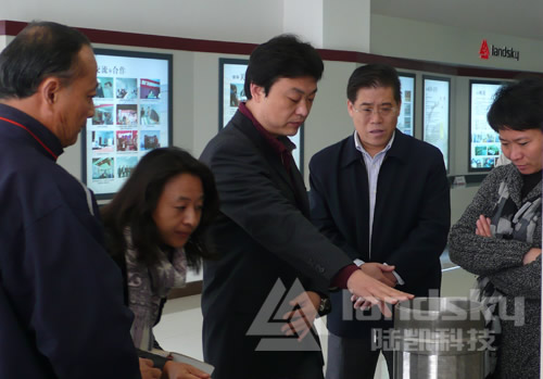 人民日报总编室副主任——胡果一行采访陆凯科技总经理