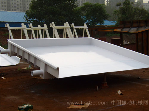 给料量在3000吨以上的新型GZM宽槽体振动给料机