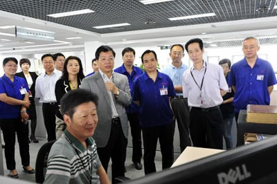 中信股份副总经理朱小黄到洛阳中信重工参观指导工作