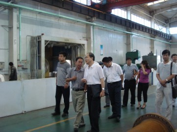 津南区相关领导到奥尔斯特生产车间参观产品生产情况