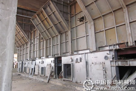 在业主生产线上安装过程的篦冷机