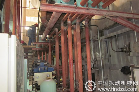 安装结束的液压管路