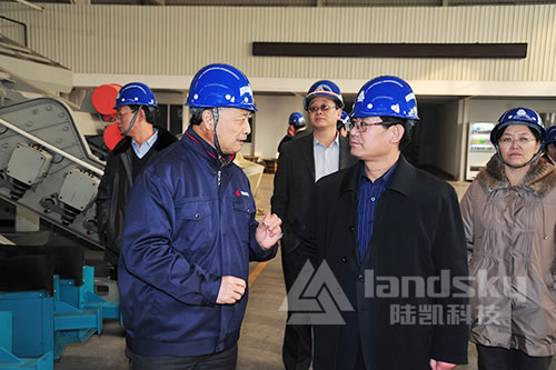 济宁市政府领导一行至唐山陆凯科技振动筛生产车间考察