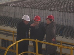 林经理给长城矿赵总讲解