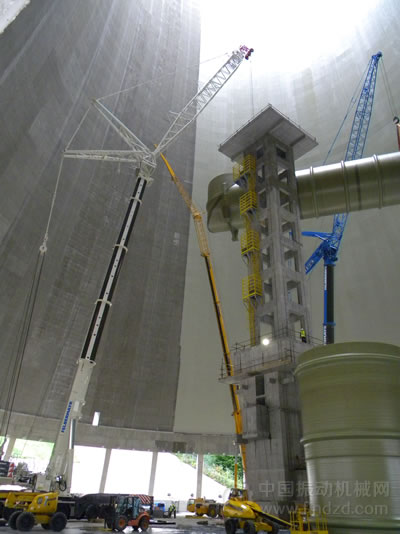 特雷克斯起重机挑战斯洛文尼亚褐煤发电厂狭窄空间管道吊装