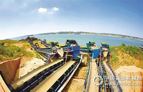 3 个新建砂石场的建设任务接近尾声,暮云砂石场生产线已于近日上砂调试。