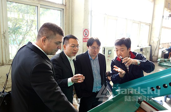 美卓矿山与建筑技术参观陆凯科技振动筛生产车间