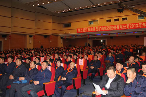 鞍重股份表彰在2013年工作中做出突出贡献的部门及个人