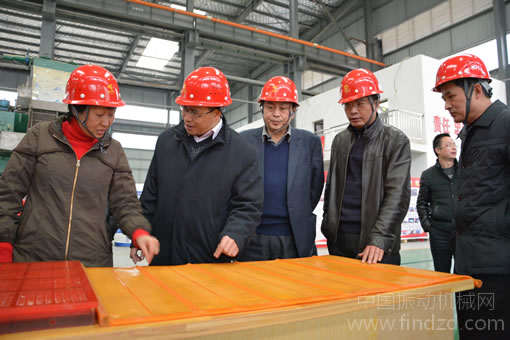黄石市副市长周蔚芬等领导一行就湖北鑫鹰公司新三板挂牌进行现场调研