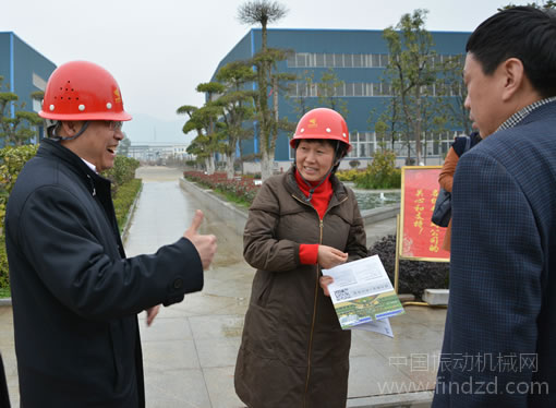 黄石市副市长周蔚芬等领导一行就湖北鑫鹰公司新三板挂牌进行现场调研
