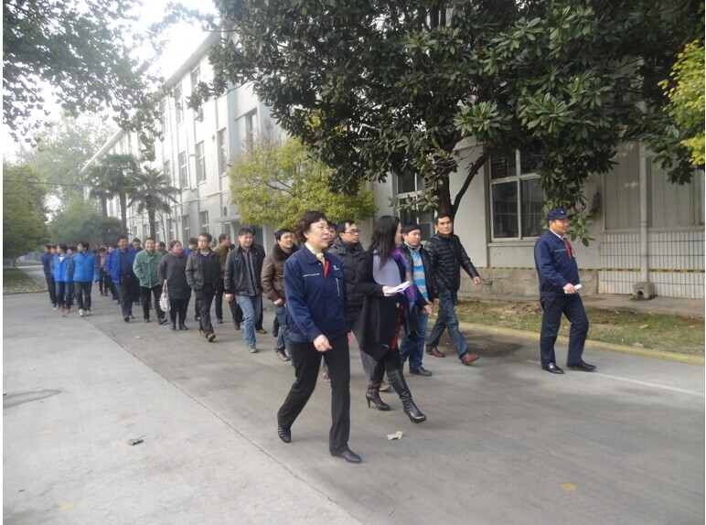 新乡县工商联组织企业至新航集团参观学习