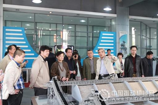 中国科协副主席陈章良率考察团赴南方路机调研