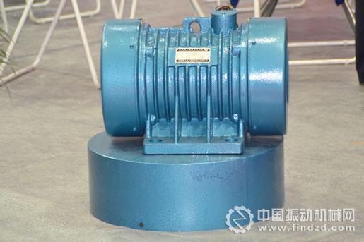 上海上振振动电机在振动机械展展出的振动电机产品
