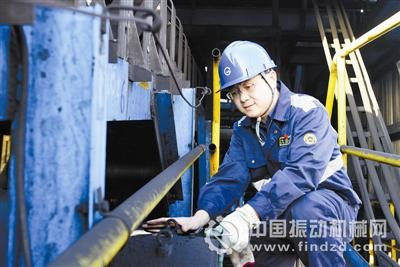 李凌云,秦皇岛港股份有限公司九公司安监部副部长,先后获得公司设备管理先进个人、股份公司技术改进奖、秦皇岛市青年岗位能手等荣誉。