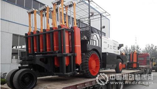 德工多锤头水泥路面破碎机发车东北