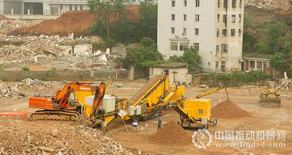 湖南建工环保公司引进了破碎设备、抑尘设备和全自动砖块成型机等国内外最先进的建筑垃圾资源化利用智能设备，实现了对建筑垃圾的再生利用。