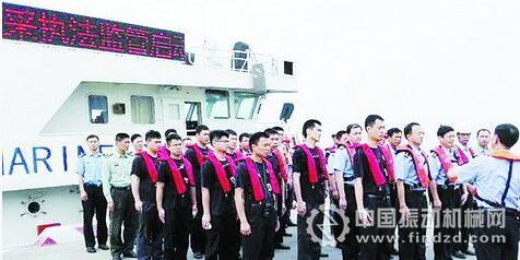 市海洋综合行政执法支队展开“贴身”监管。
