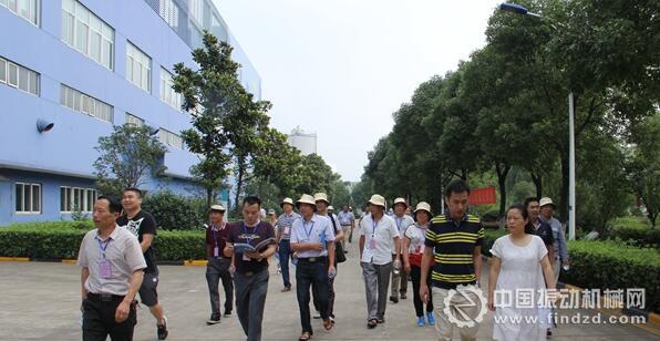 湘乡百余名干部群众赴外地参观先进垃圾焚烧发电厂