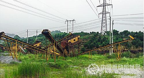南昌首个建筑垃圾处理项目“烂尾”。