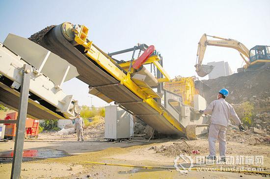 建筑垃圾被粉碎制成建材