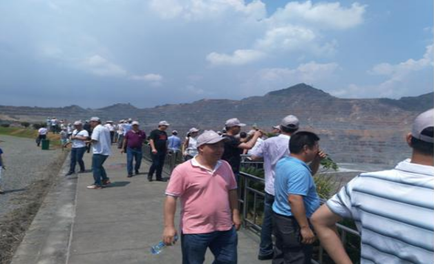 矿山考察现场 