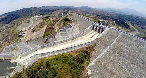 图一雄伟的印尼佳蒂格迪大坝