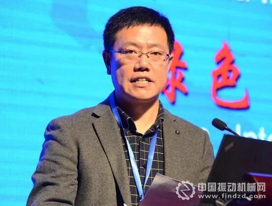 中国砂石协会副会长姚少武主持大会