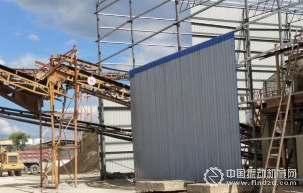 建德大慈岩镇工业园区内,正在进行制砂场拆除工作