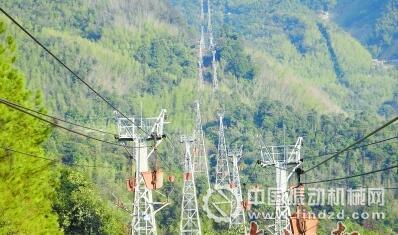 崇山峻岭间，大宝山人不畏艰险，架起了两条架空运矿索道