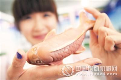 用餐厨垃圾提炼的油脂制作的“鱼”造型的肥皂