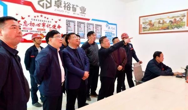 11月20日下午,娄底市副市长陈澎带队调研采(碎)石行业专项整治工作