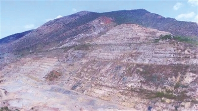 复绿前光秃秃的山