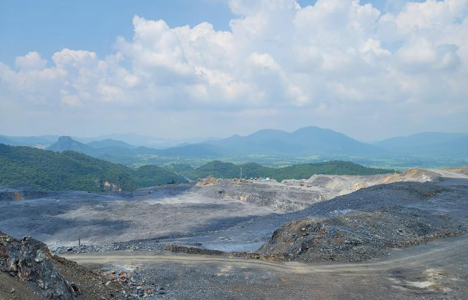 昌江县燕窝岭水泥灰岩矿矿山