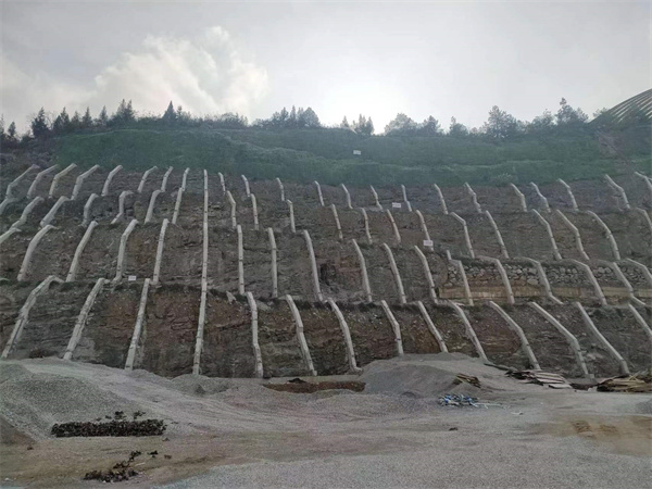 鼎沣建材采场边坡地隐患治理后